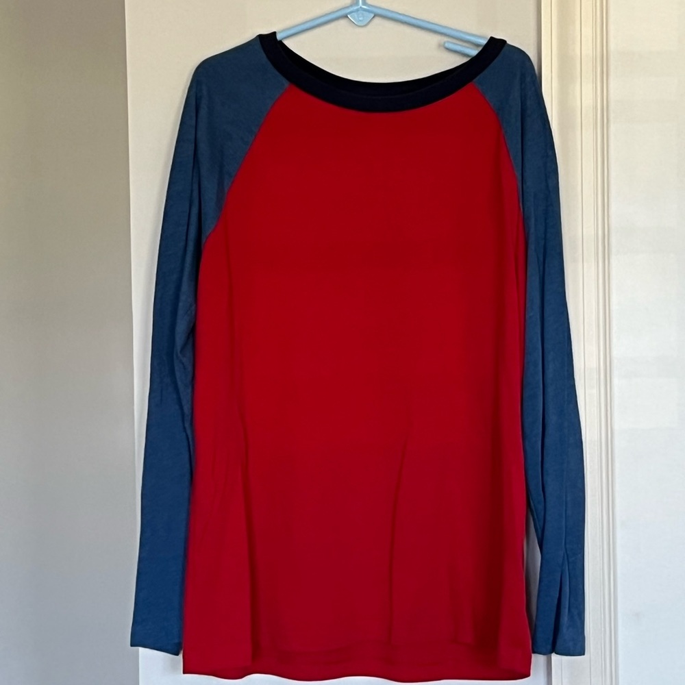 Boys Old Navy long-sleeve t-shirt L